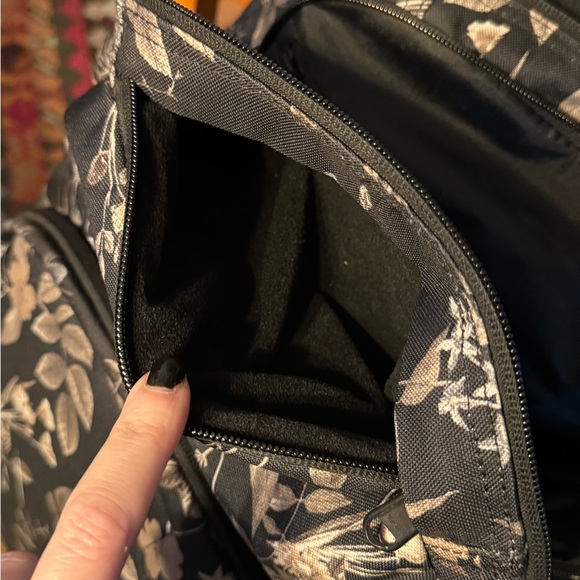 Dakine Black Vintage Floral 33L Campus Backpack EUC- like new - Picture 7 of 12
